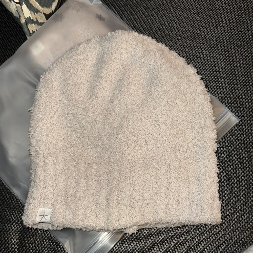 Barefoot Dreams Cozy Beanie and sock Set - Silver - Picture 3 of 5